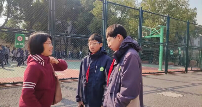 师生课间活动多  督学点赞“双减”绩